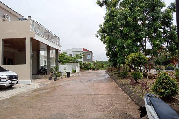 Dijual Rumah Depan Taman Hadap Utara di Batam Center