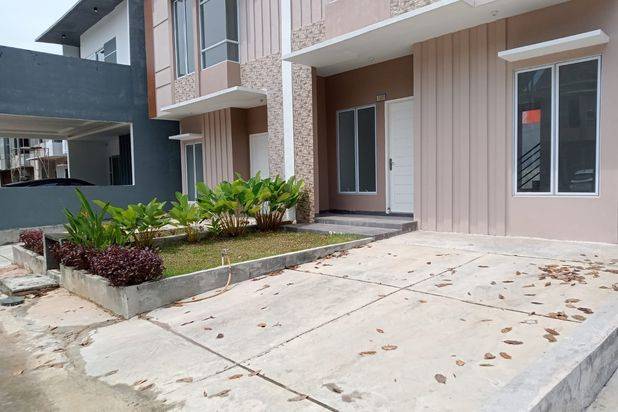 Dijual Rumah Depan Taman Hadap Utara di Batam Center