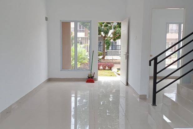 Dijual Rumah Depan Taman Hadap Utara di Batam Center