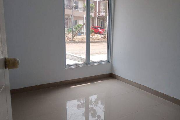 Dijual Rumah Depan Taman Hadap Utara di Batam Center
