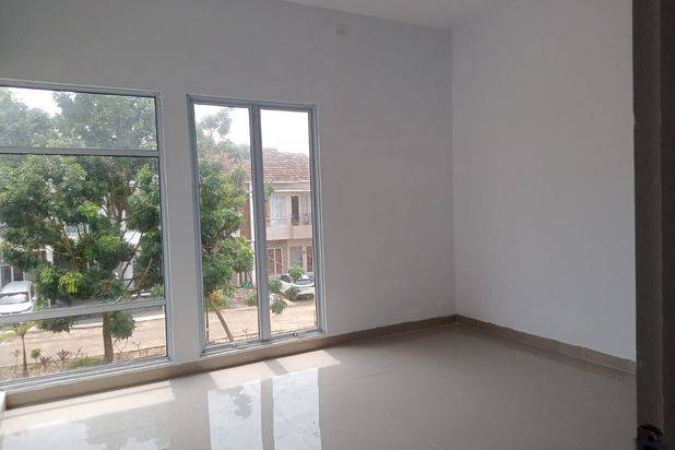 Dijual Rumah Depan Taman Hadap Utara di Batam Center