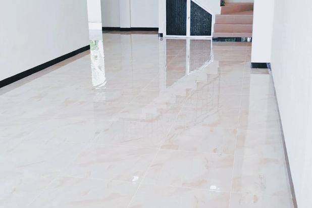 Dijual Murah Rumah Di Royal Grande 1,5 Lantai