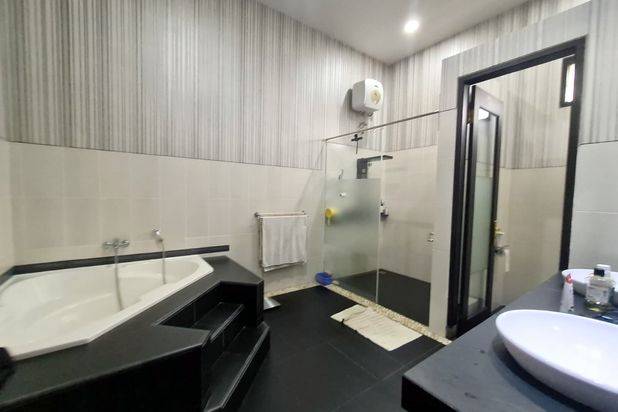 DiJual Rumah Mewah View Lapangan Golf dan Danau di Batam