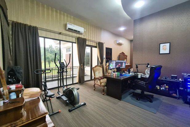 DiJual Rumah Mewah View Lapangan Golf dan Danau di Batam