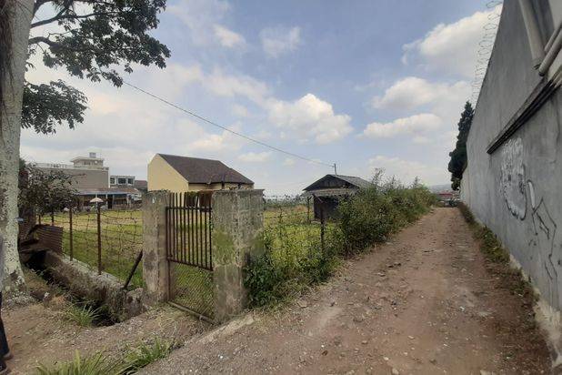 TANAH DAN BANGUNAN LUAS HARGA ISTIMEWA DI PANDANREJO KOTA BATU.