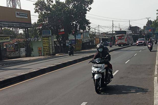 Tanah Tepi Jalan Raya Bogor Area Cibinong Dekat Tol Cisalak