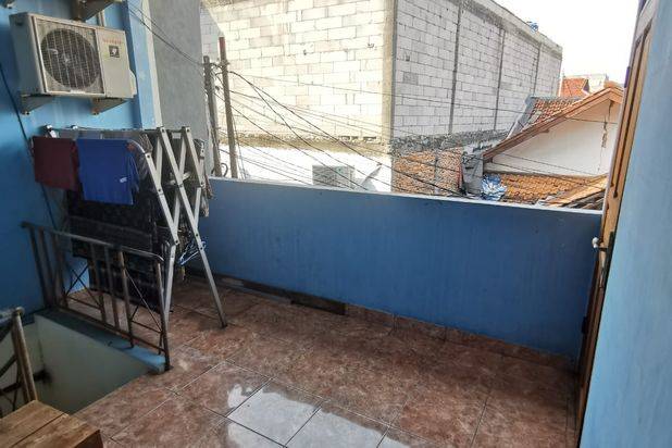 Kost Kostan 16 Kamar di Kebon Jeruk Jakarta Barat, dekat Tol, Kampus, Mall, RS