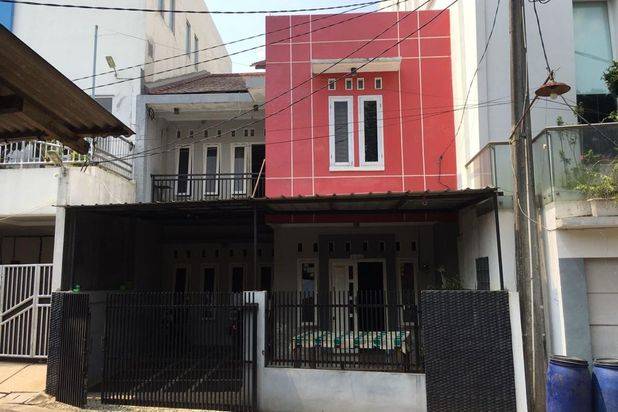 Rumah 2 Lantai Lokasi Dalam Perumahan Area Sukatani Depok