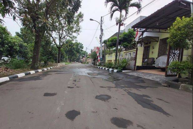 Rumah Halaman Luas Dalam Perumahan Area Cimanggis Depok
