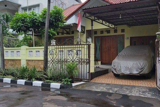 Rumah Halaman Luas Dalam Perumahan Area Cimanggis Depok