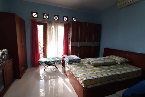 Rumah Halaman Luas Dalam Perumahan Area Cimanggis Depok