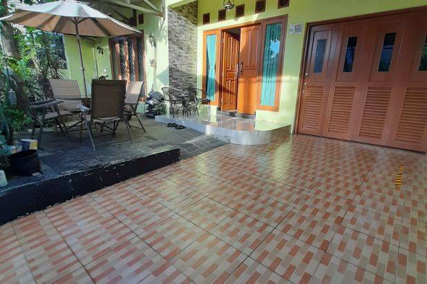 Rumah Halaman Luas Dalam Perumahan Area Cimanggis Depok
