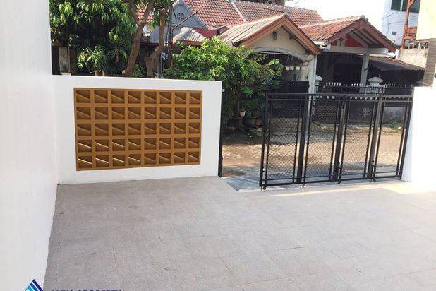 DI JUAL RUMAH SECONDARY TIPE MEZANINE HARGA MURAH DI GRAHA MUSTIKAJAYA
