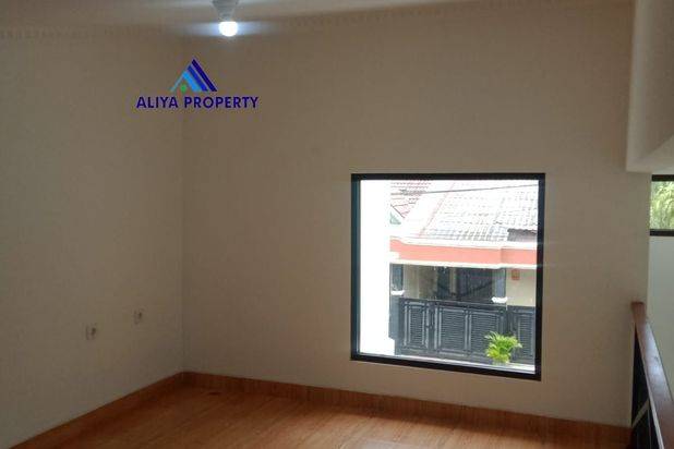 RUMAH DI JUAL MURAH PLUS MEZANINE MEWAH SIAP HUNI DI BEKASI TIMUR REGENCY