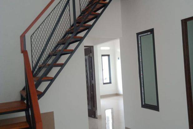 RUMAH DI JUAL MURAH PLUS MEZANINE MEWAH SIAP HUNI DI BEKASI TIMUR REGENCY