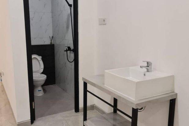 Rumah Baru Gress Darmo Permai Timur Full Granit (High Spek)