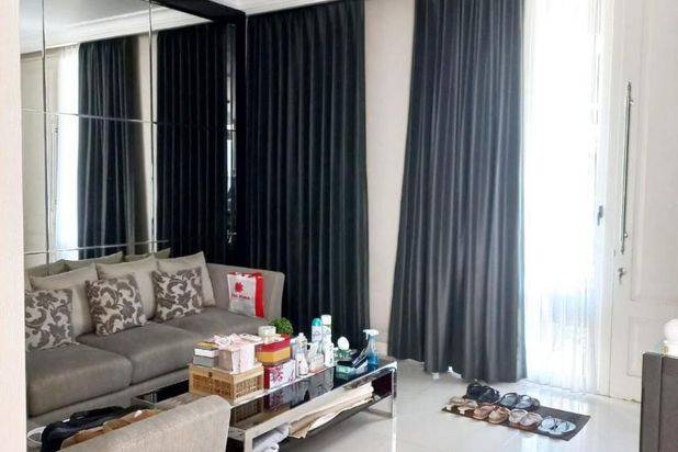 Rumah Pakuwon Indah Carport 2, Semi Furnish