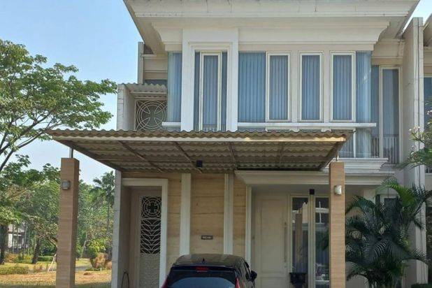 Rumah Pakuwon Indah Carport 2, Semi Furnish