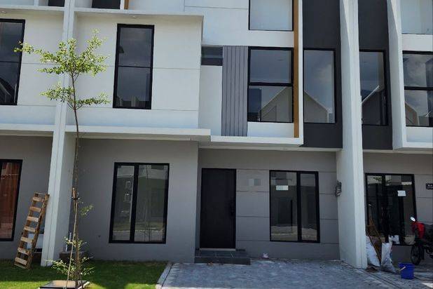 Rumah Eastern Park, Sukolilo Hadap Selatan