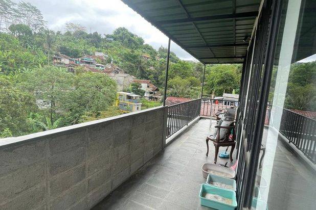 Rumah type downslope di area ciumbuleuit 2 lantai 1,35 M