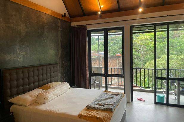 Rumah type downslope di area ciumbuleuit 2 lantai 1,35 M