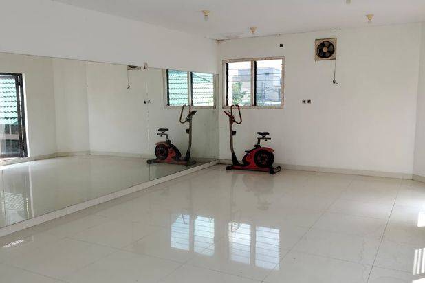 RUNGKUT ASRI, Rumah 2 Lantai, Full Furnish, Row 2 Mobil