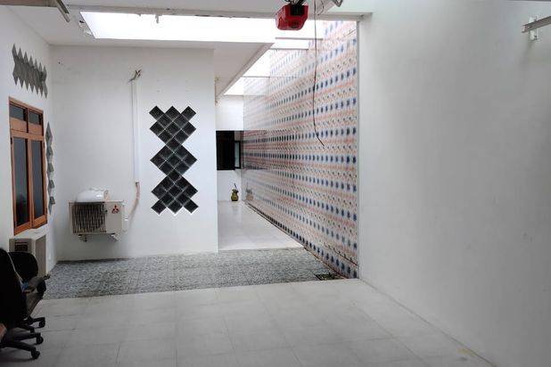 RUNGKUT ASRI, Rumah 2 Lantai, Full Furnish, Row 2 Mobil