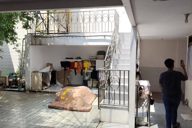 RUNGKUT ASRI, Rumah 2 Lantai, Full Furnish, Row 2 Mobil
