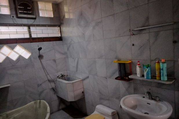 RUNGKUT ASRI, Rumah 2 Lantai, Full Furnish, Row 2 Mobil