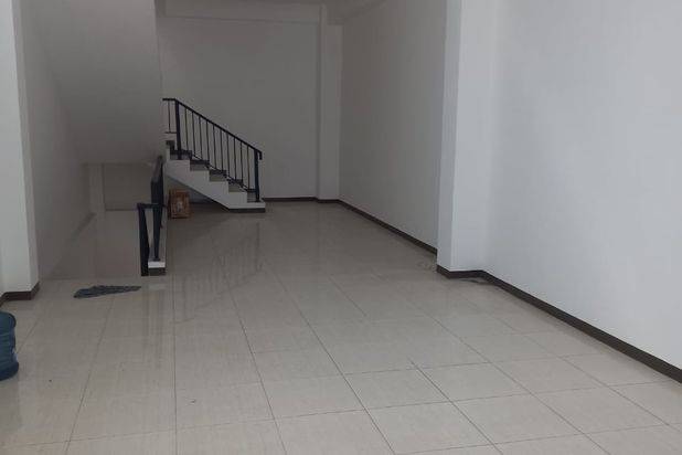 Rungkut Kidul, Row Jalan 0 Meter Dari Jalan Raya