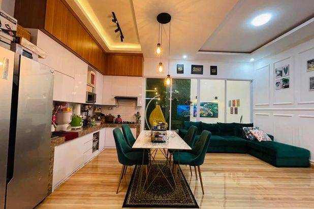 Rumah Full Furnished 3 Lantai Dekat Pemda Cibinong, SHM