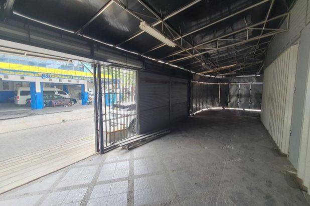Tempat usaha bekas showroom mobil Jl. Barata Jaya
