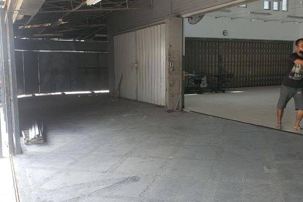 Tempat usaha bekas showroom mobil Jl. Barata Jaya