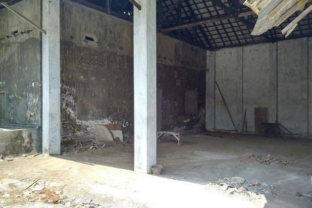 Tanah Plus Bangunan Gudang Luas di Pakis Malang