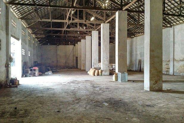 Tanah Plus Bangunan Gudang Luas di Pakis Malang