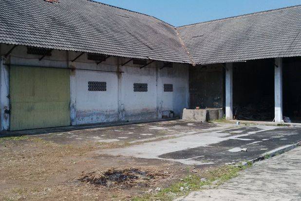Tanah Plus Bangunan Gudang Luas di Pakis Malang