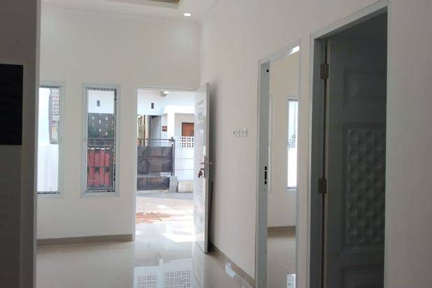 JUAL RUMAH KEREN DESAIN ELEGANT DI PERUMAHAN DUKUH ZAMRUD BEKASI TIMUR