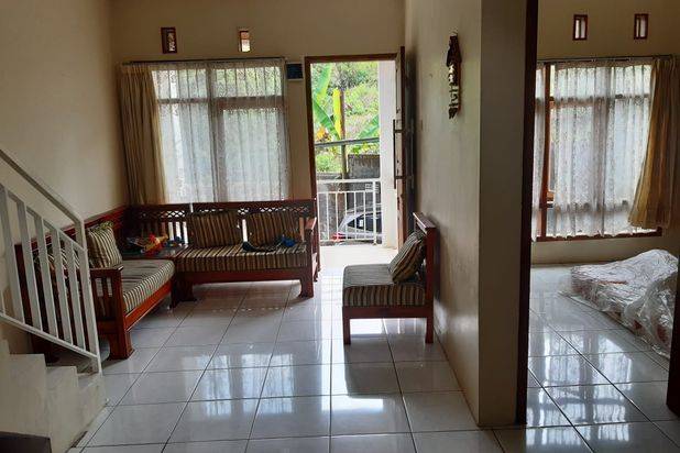 Rumah di Komplek Jatihandap Dekat Ke Saung Angklung Udjo Harga 1,35 Milyar