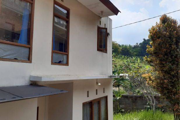 Rumah di Komplek Jatihandap Dekat Ke Saung Angklung Udjo Harga 1,35 Milyar