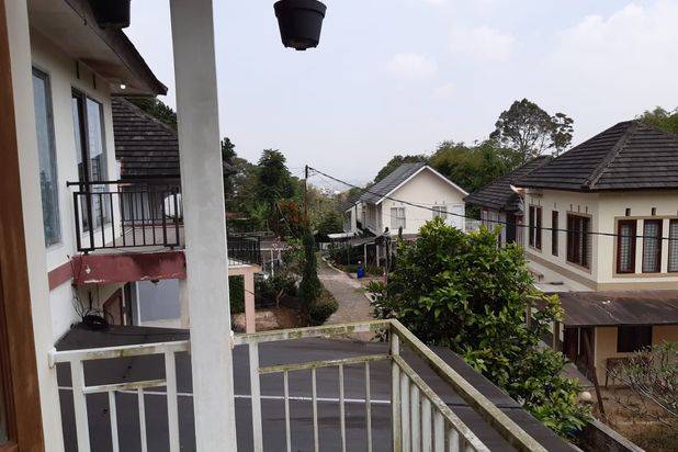 Rumah di Komplek Jatihandap Dekat Ke Saung Angklung Udjo Harga 1,35 Milyar