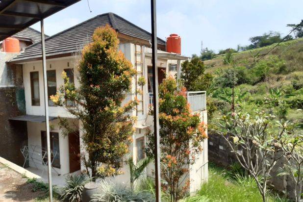 Rumah di Komplek Jatihandap Dekat Ke Saung Angklung Udjo Harga 1,35 Milyar