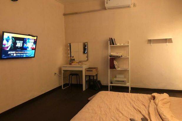 Semi Furnished Rumah Asri Terawat Dan Siap Huni Yang Lokasinya Di Cluster Jingga Residence Ciwastra