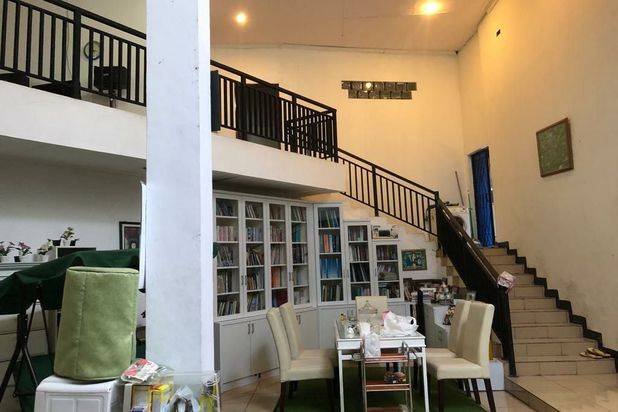 Semi Furnished Rumah Asri Terawat Dan Siap Huni Yang Lokasinya Di Cluster Jingga Residence Ciwastra