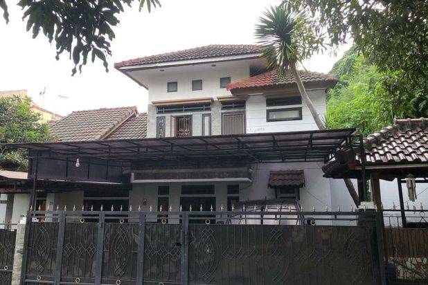 Semi Furnished Rumah Asri Terawat Dan Siap Huni Yang Lokasinya Di Cluster Jingga Residence Ciwastra