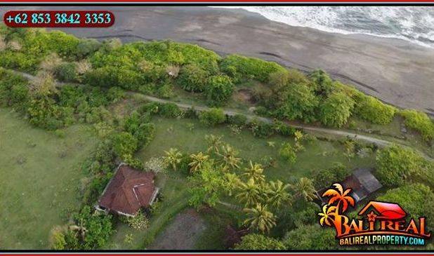 Tanah dengan Villa Dijual Murah 28 Are di Selemadeg Timur