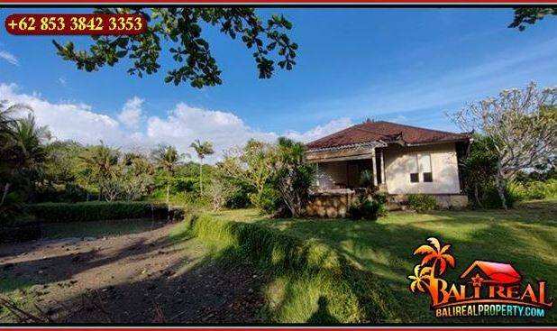 Tanah dengan Villa Dijual Murah 28 Are di Selemadeg Timur