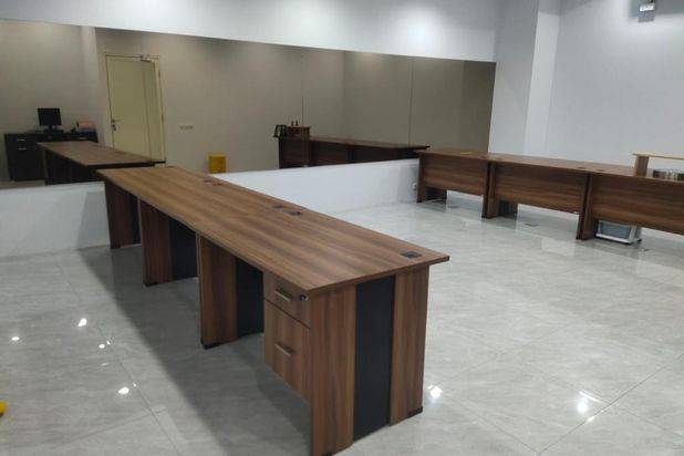 Office Space Praxis Siap Pakai