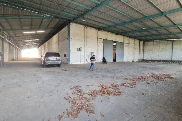 Eks Gudang Baja Jalan Utama Margomulyo Permai Siap Pakai