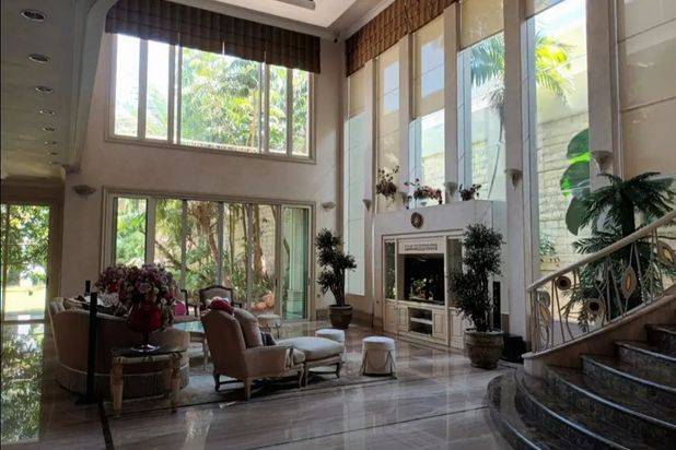Rumah Mewah Pusat Kota Lokasi Strategis Raya Tegalsari Surabaya