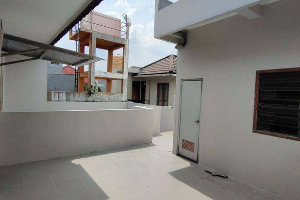 Pantai Mentari 2 Lantai Bonus Furniture dekat Mulyosari, Pakuwon City